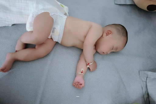 武汉助孕公司联系方式宝宝突然很多眼屎
